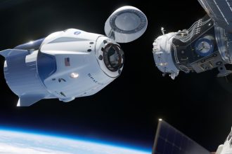 Elon Musk, artık de uzayda mahsur kalan astronotları kurtaracak